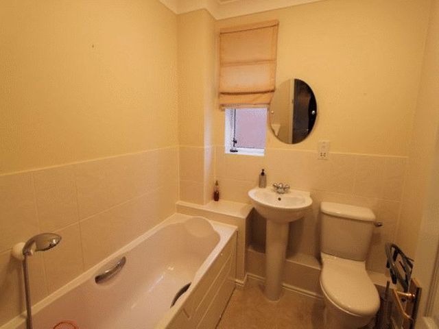  Image of 4 bedroom Property to rent in Orchard Close Caddington Luton LU1 at Orchard Close Caddington Luton, LU1 4EB