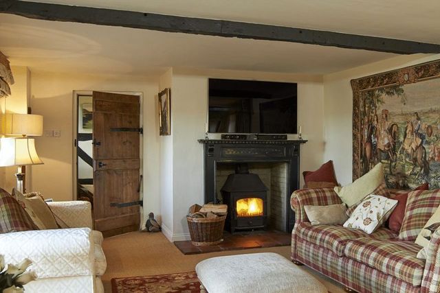  Image of 4 bedroom Detached house for sale in Orleton Stanford Bridge Worcester WR6 at Orleton Stanford Bridge Worcester, WR6 6SU