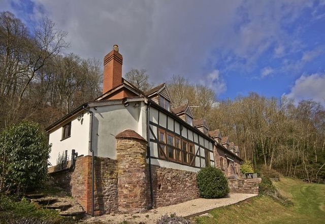  Image of 4 bedroom Detached house for sale in Orleton Stanford Bridge Worcester WR6 at Orleton Stanford Bridge Worcester, WR6 6SU