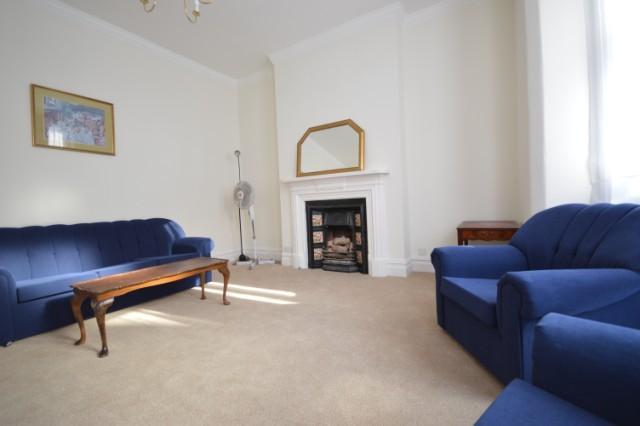  Image of 4 bedroom Flat to rent in Ormiston Grove London W12 at Shepherds Bush, W12 0JR