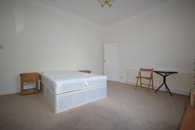  Image of 4 bedroom Flat to rent in Ormiston Grove London W12 at Shepherds Bush, W12 0JR