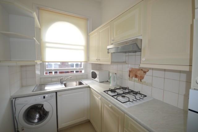  Image of 4 bedroom Flat to rent in Ormiston Grove London W12 at Shepherds Bush, W12 0JR