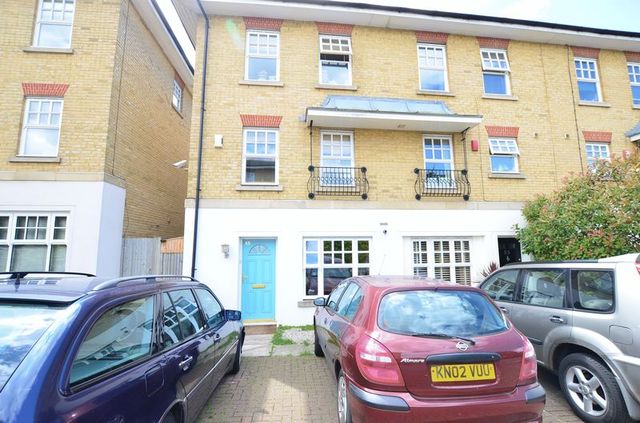  Image of 1 bedroom Property to rent in Osier Crescent London N10 at Osier Crescent  London, N10 1QS