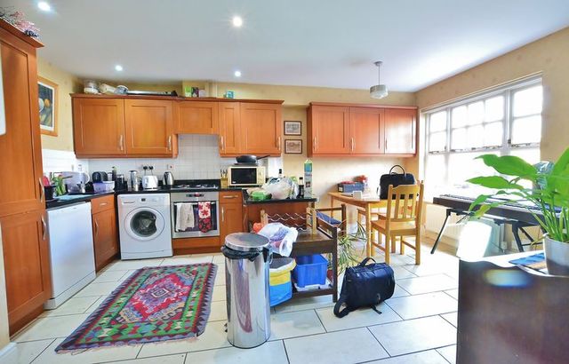  Image of 1 bedroom Property to rent in Osier Crescent London N10 at Osier Crescent  London, N10 1QS