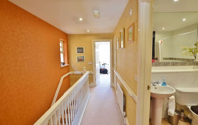  Image of 1 bedroom Property to rent in Osier Crescent London N10 at Osier Crescent  London, N10 1QS