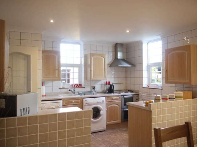  Image of 4 bedroom Semi-Detached house for sale in Oxenhope Bracknell RG12 at Oxenhope  Bracknell, RG12 7DY