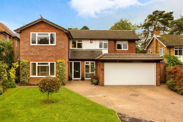  Image of 4 bedroom Detached house for sale in Oxfield Close Berkhamsted HP4 at Oxfield Close  Berkhamsted, HP4 3NE