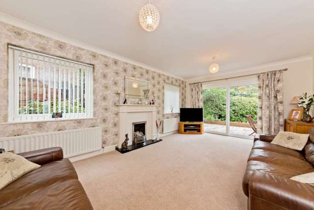  Image of 4 bedroom Detached house for sale in Oxfield Close Berkhamsted HP4 at Oxfield Close  Berkhamsted, HP4 3NE
