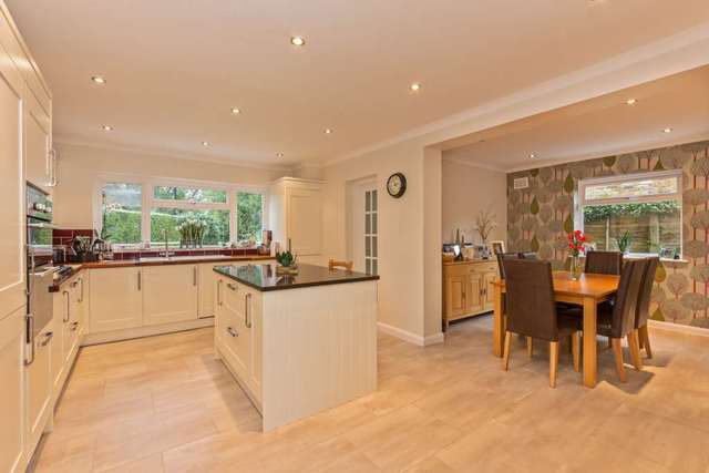  Image of 4 bedroom Detached house for sale in Oxfield Close Berkhamsted HP4 at Oxfield Close  Berkhamsted, HP4 3NE