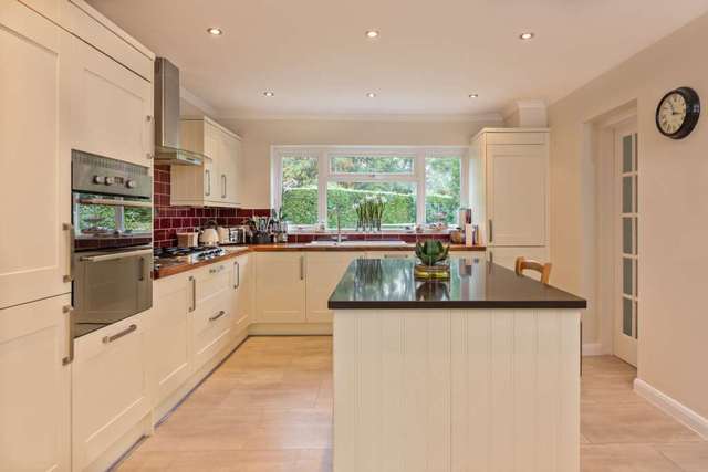  Image of 4 bedroom Detached house for sale in Oxfield Close Berkhamsted HP4 at Oxfield Close  Berkhamsted, HP4 3NE