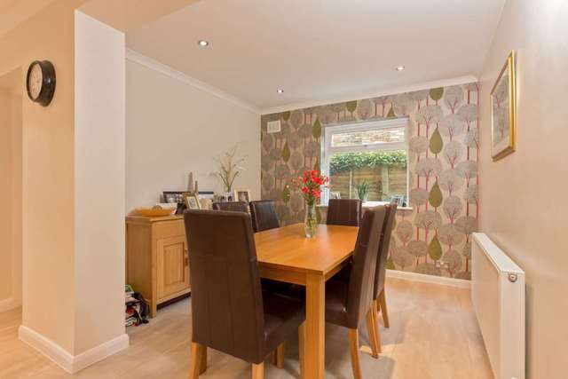  Image of 4 bedroom Detached house for sale in Oxfield Close Berkhamsted HP4 at Oxfield Close  Berkhamsted, HP4 3NE