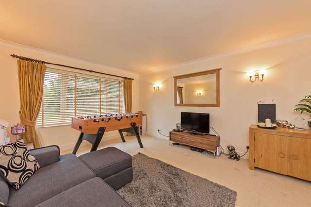  Image of 4 bedroom Detached house for sale in Oxfield Close Berkhamsted HP4 at Oxfield Close  Berkhamsted, HP4 3NE