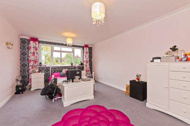  Image of 4 bedroom Detached house for sale in Oxfield Close Berkhamsted HP4 at Oxfield Close  Berkhamsted, HP4 3NE