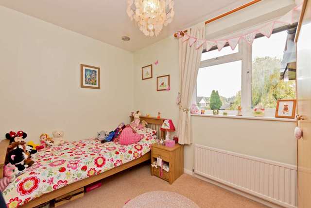  Image of 4 bedroom Detached house for sale in Oxfield Close Berkhamsted HP4 at Oxfield Close  Berkhamsted, HP4 3NE