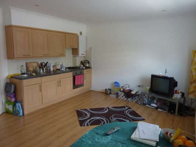  Image of 1 bedroom Flat to rent in Oxford Road Reading RG1 at Oxford Road  Reading, RG1 7UH
