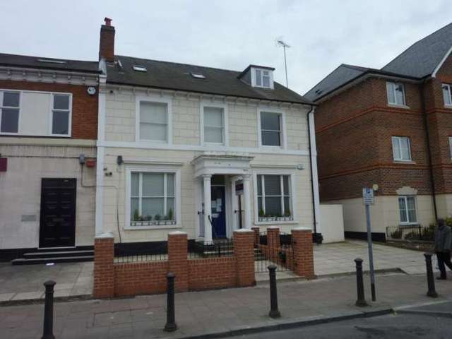  Image of 1 bedroom Flat to rent in Oxford Road Reading RG1 at Oxford Road  Reading, RG1 7UH