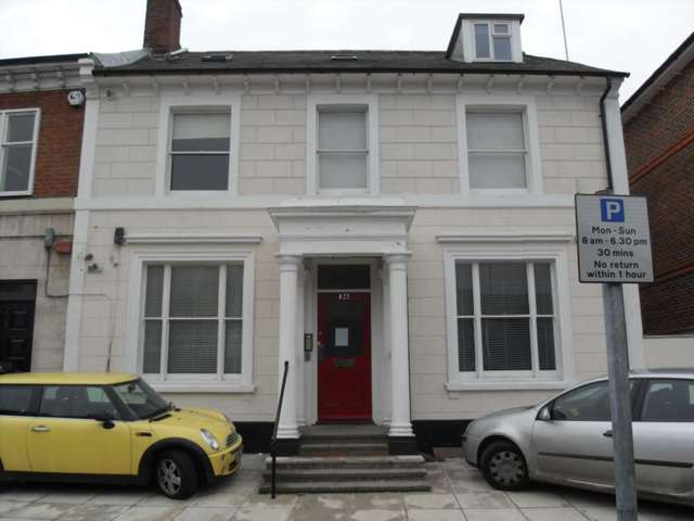  Image of 1 bedroom Flat to rent in Oxford Road Reading RG1 at Oxford Road Town Reading, RG1 7UH
