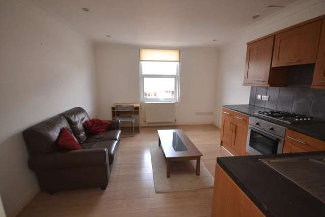  Image of 1 bedroom Flat to rent in Oxford Road Reading RG1 at Oxford Road Town Reading, RG1 7UH