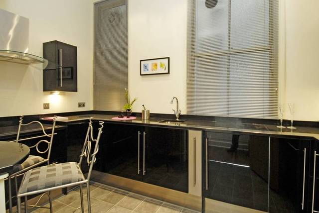  Image of 2 bedroom Flat to rent in Kensington Court London W8 at Palace Place Mansions  Kensington Court, W8 5BB