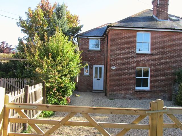  Image of 3 bedroom Semi-Detached house to rent in Park Close Brockenhurst SO42 at Park Close  Brockenhurst, SO42 7TG