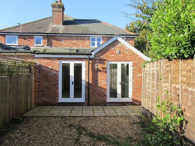  Image of 3 bedroom Semi-Detached house to rent in Park Close Brockenhurst SO42 at Park Close  Brockenhurst, SO42 7TG