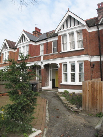  Image of 3 bedroom Maisonette to rent in Park Hill London SW4 at Clapham, SW4 9NS