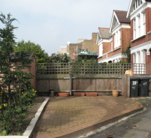  Image of 3 bedroom Maisonette to rent in Park Hill London SW4 at Clapham, SW4 9NS