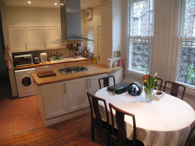  Image of 3 bedroom Maisonette to rent in Park Hill London SW4 at Clapham, SW4 9NS
