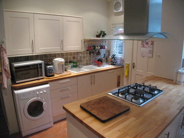  Image of 3 bedroom Maisonette to rent in Park Hill London SW4 at Clapham, SW4 9NS
