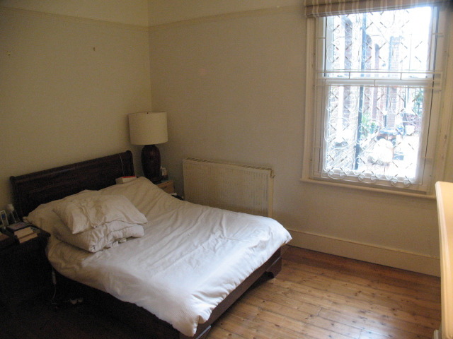  Image of 3 bedroom Maisonette to rent in Park Hill London SW4 at Clapham, SW4 9NS