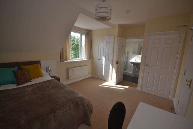 Image of 1 bedroom House Share to rent in Parkside Road Reading RG30 at Parkside Road  Reading, RG30 2DA
