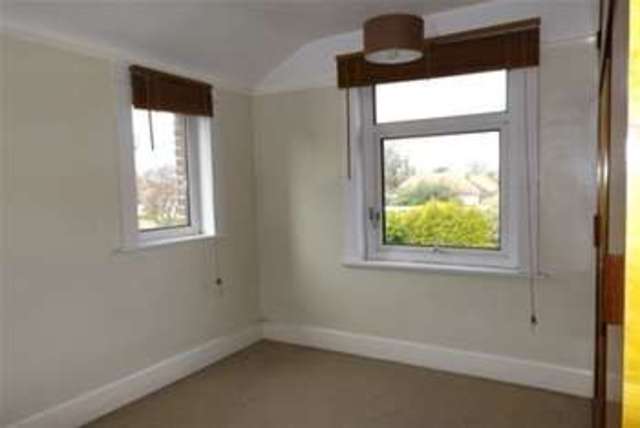  Image of 3 bedroom Detached house to rent in Pavilion Road Broadwater Worthing BN14 at Worthing, BN14 7EF