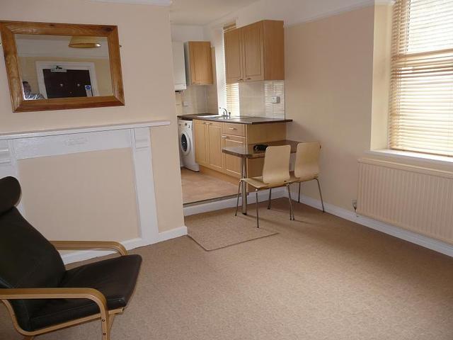  Image of 1 bedroom Studio flat to rent in Pencisely Road Cardiff CF5 at Flat 3  Cardiff, CF5 1DH