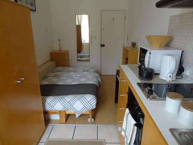  Image of Flat to rent in Penywern Road London SW5 at Penywern Road Earls Court London, SW5 9SX