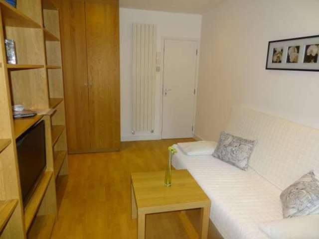  Image of Flat to rent in Penywern Road London SW5 at Penywern Road Earls Court London, SW5 9SX