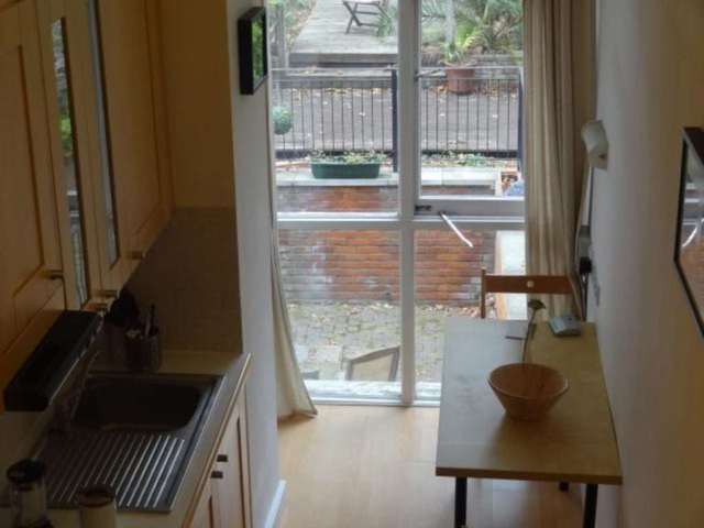  Image of Flat to rent in Penywern Road London SW5 at Penywern Road  London, SW5 9SX