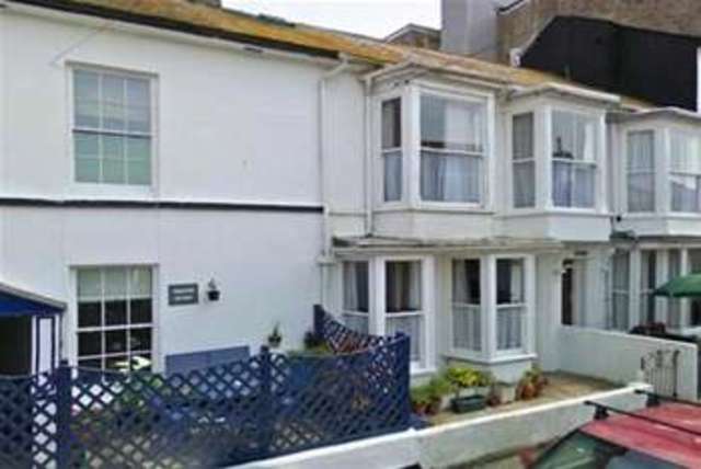  Image of 2 bedroom Flat to rent in Cornwall Terrace Penzance TR18 at Penzance, TR18 4HL