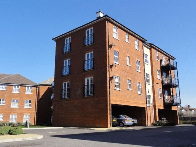  Image of 2 bedroom Flat to rent in Piper Way Ilford IG1 at Piper Way  Ilford, IG1 4FE