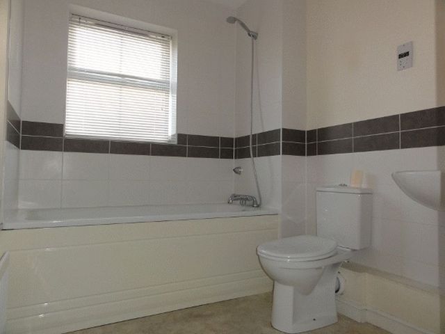  Image of 2 bedroom Flat to rent in Piper Way Ilford IG1 at Piper Way  Ilford, IG1 4FE