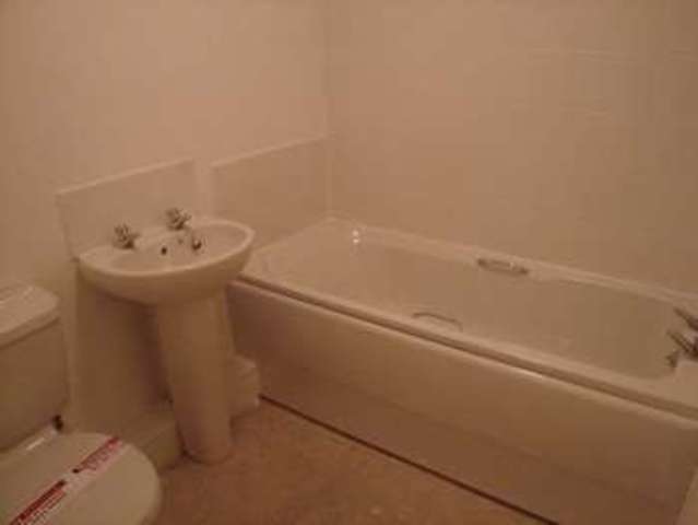  Image of 1 bedroom Flat to rent in Plumpton Mews Widnes WA8 at Plumpton Mews Halton View Widnes, WA8 0WJ