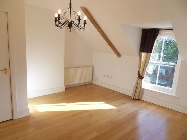  Image of 1 bedroom Flat for sale in Warwick Avenue Bedford MK40 at Warwick Avenue Bedford Bedfordshire, MK40 2EG