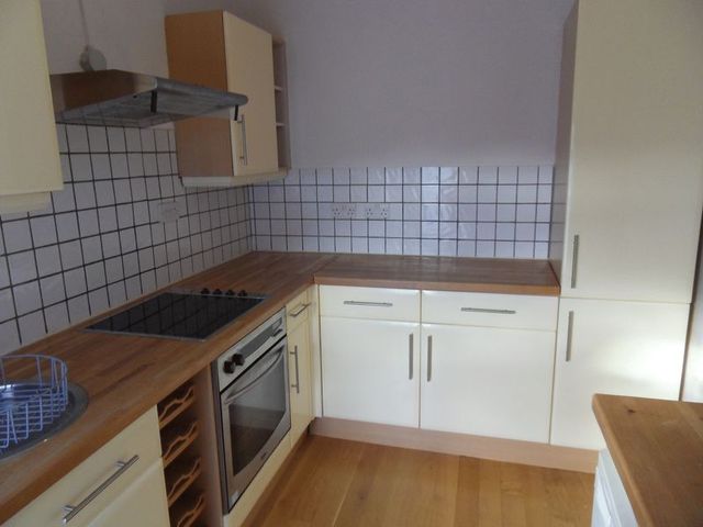  Image of 1 bedroom Flat for sale in Warwick Avenue Bedford MK40 at Warwick Avenue Bedford Bedfordshire, MK40 2EG
