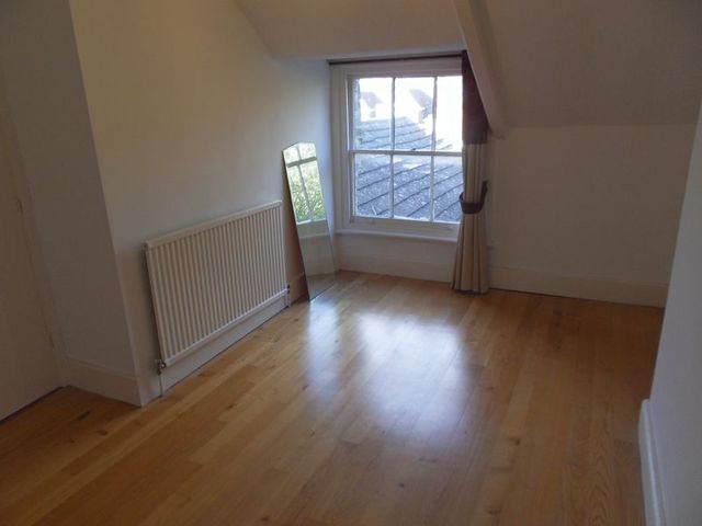  Image of 1 bedroom Flat for sale in Warwick Avenue Bedford MK40 at Warwick Avenue Bedford Bedfordshire, MK40 2EG