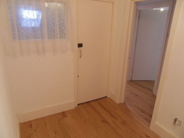  Image of 1 bedroom Flat for sale in Warwick Avenue Bedford MK40 at Warwick Avenue Bedford Bedfordshire, MK40 2EG