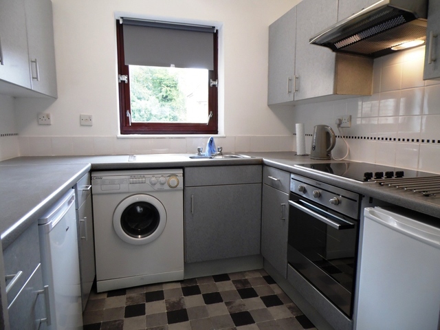  Image of 2 bedroom Flat to rent in Polsons Crescent Paisley PA2 at Paisley Renfrewshire Renfrewshire, PA2 6AX