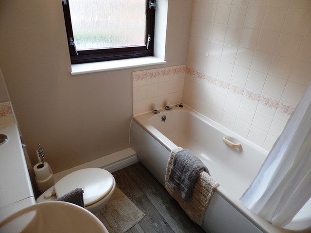  Image of 2 bedroom Flat to rent in Polsons Crescent Paisley PA2 at Paisley Renfrewshire Renfrewshire, PA2 6AX