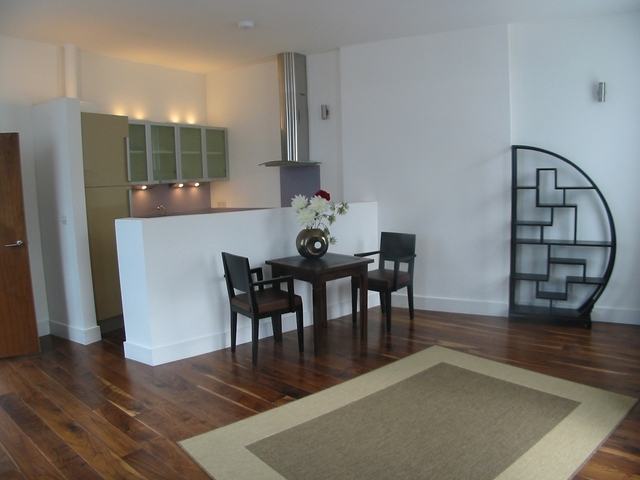 Image of 2 bedroom Flat to rent in Primrose Gardens London NW3 at Belsize Park London Camden, NW3 4TJ