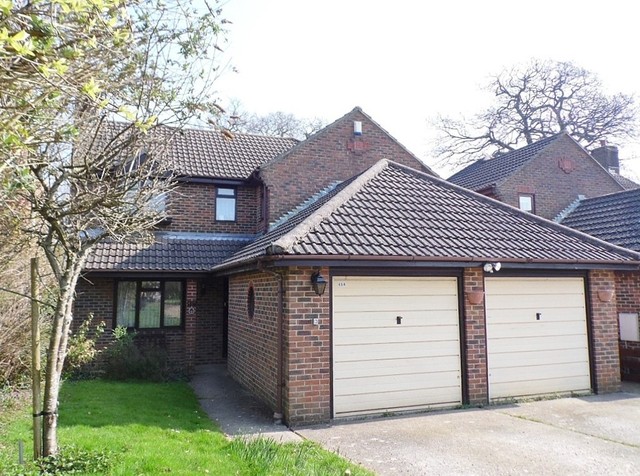  Image of 4 bedroom Detached house for sale in The Crescent Purbrook Waterlooville PO7 at The Crescent Purbrook Waterlooville, PO7 5EU