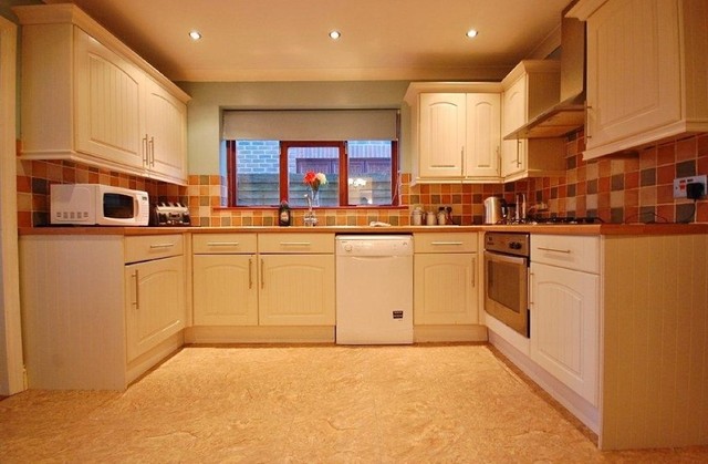  Image of 4 bedroom Detached house for sale in The Crescent Purbrook Waterlooville PO7 at The Crescent Purbrook Waterlooville, PO7 5EU