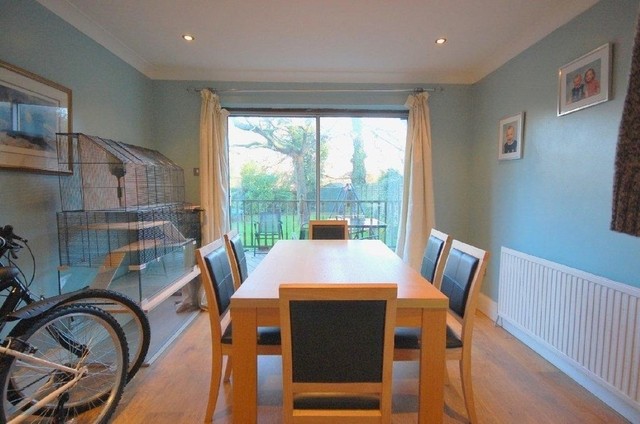  Image of 4 bedroom Detached house for sale in The Crescent Purbrook Waterlooville PO7 at The Crescent Purbrook Waterlooville, PO7 5EU